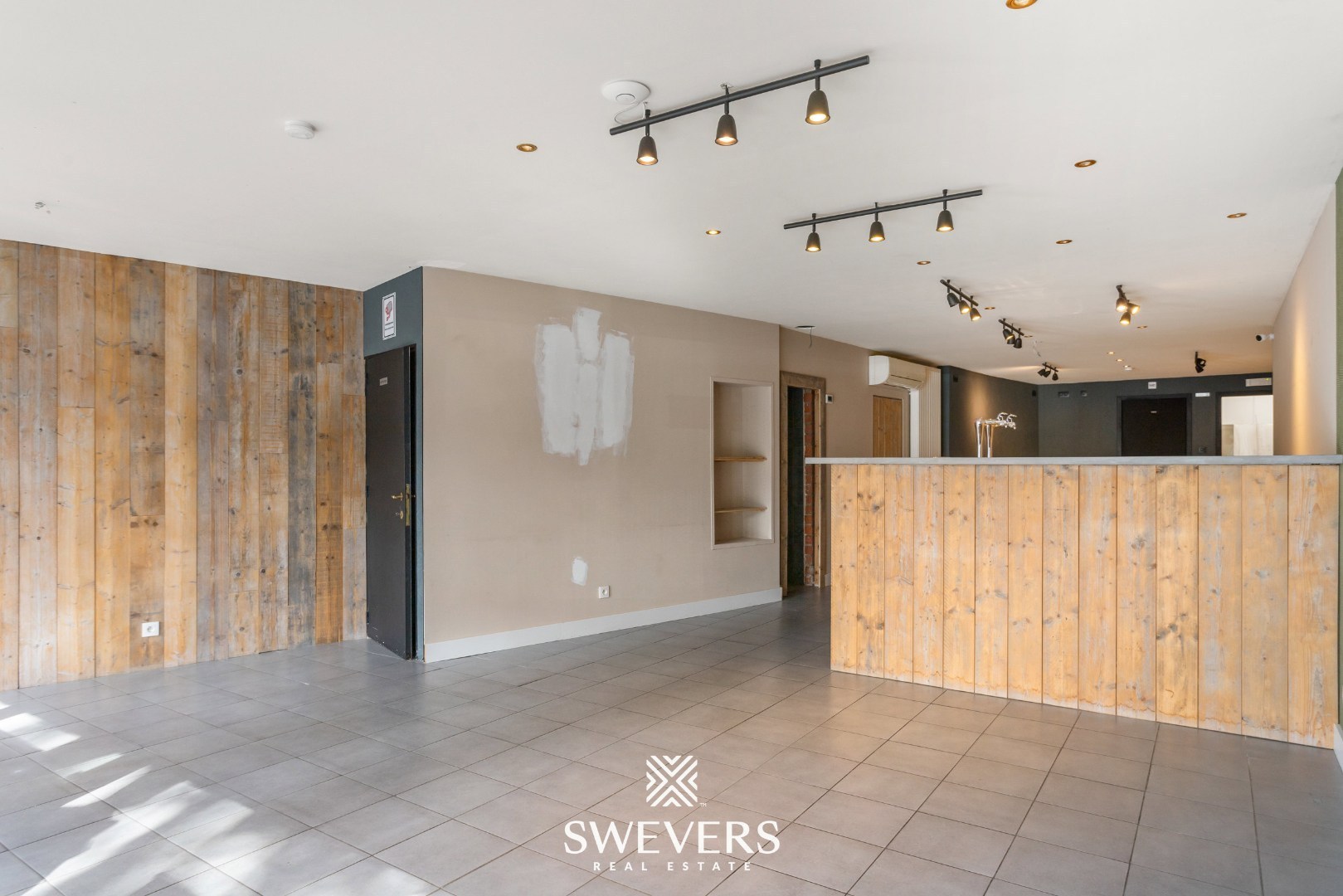 Recent vernieuwd handelspand op toplocatie te Lummen centrum - foto 5