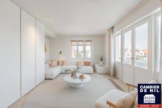 Très belle rénovation d'un appartement spacieux avec vue frontale sur le lac de la Victoire. Situé dans une charmante résidence en style villa,...