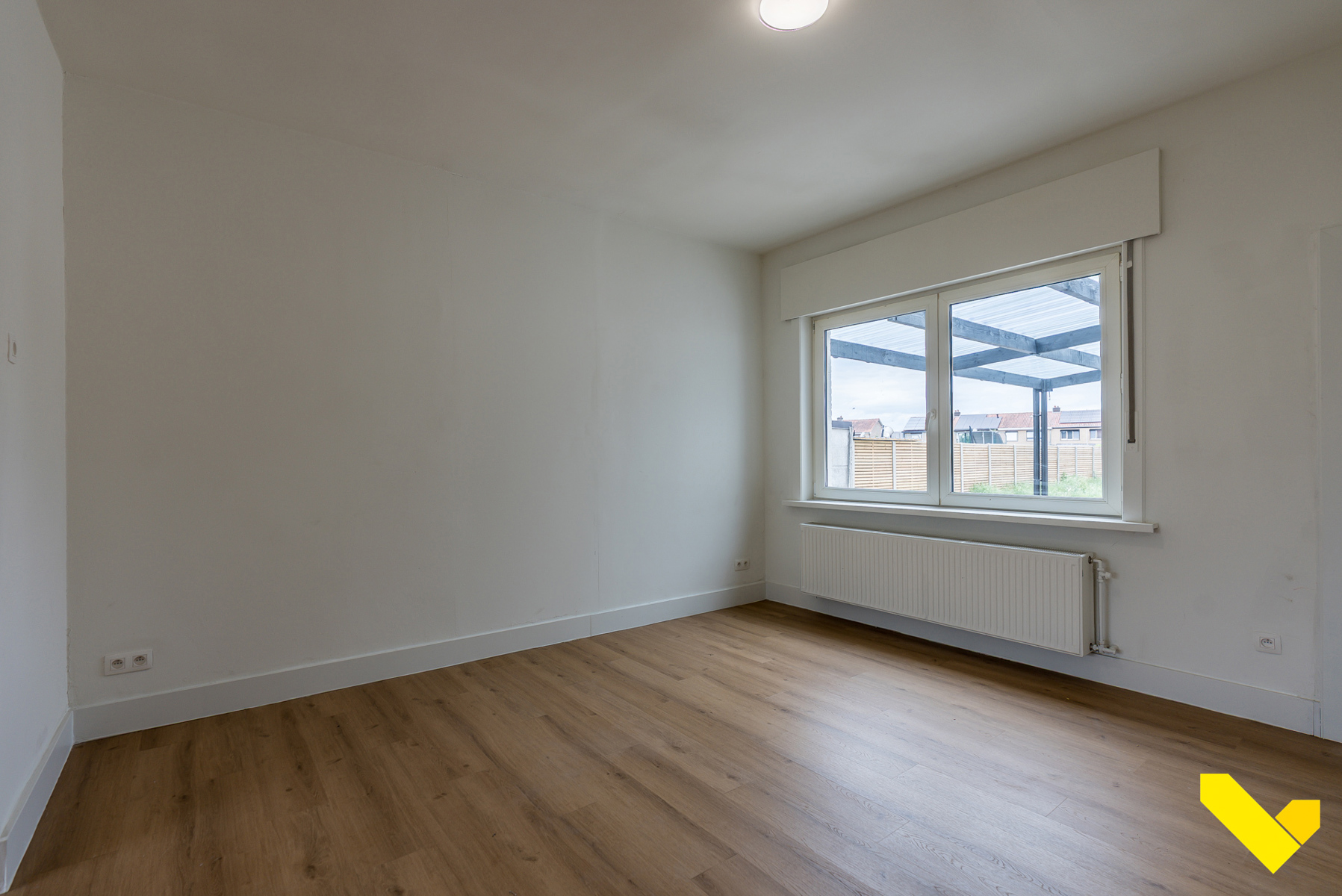 Recente volledig gerenoveerde woning op een ruim perceel. - foto 4