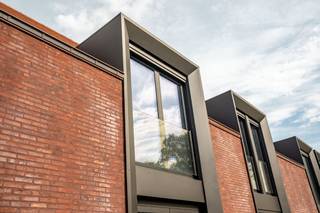 Cette extraordinaire villa de nouvelle construction, extrêmement bien située dans la zone rurale sereine de Moerkerke (Damme), offre une...