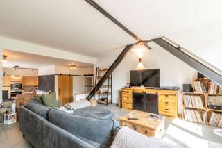 Een instapklaar appartement van 109m² met oa. 1 slaapkamer + bureaukamer, dressing, ingerichte keuken, ruim terras en een gesloten garagebox...