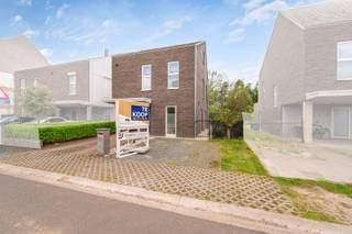 Deze tijdloze en energiezuinige half open bebouwing op ca 257m2 is voorzien van alle moderne comfort en hedendaagse technieken omdat deze maar...