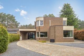 Welkom in Zutendaal, het groenste snoepje van Vlaanderen, waar rust, ruimte en stijl samenkomen in deze prachtige, instapklare woning aan...