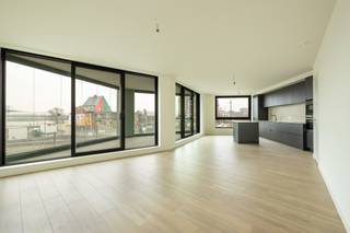 R!VERT, referring to the imposing river De Schelde on the one hand and to the green facade that the project will have on the other. With 21 apartments and 3 penthouses, spread over nine floors, this new project on the quays is the new residential complex in Antwerp.<br /><br />The ambition? Putting the dots on the i. Finished with the highest quality materials, taken care of down to the smallest details, and this also by using sustainable materials.<br /><br />In addition to the commercial space on the ground floor, this new-build project on the Van Meterenkaai has 24 residential units. Each floor will consist of two spacious two-bedroom apartments of 95 m² or 110 m² and one one-bedroom apartment of 50 m², each with large terraces and panoramic views.<br />The cream of the crop: on the two top floors there will be three impressive duplex penthouses with a surface area of ​​200 m² for the two large entities and 100 m² for the smaller entity. And here too the sublime terraces will not be missing.<br /><br />Located on the Scheldt on the Van Meterenkaai, walking to the MAS and the culinary hotspots, cycling along the quays, you live here at the hotspot of Antwerp!<br />Also conveniently close to major arterial roads.<br /><br />In short, carefree living in endless luxury where all the apartments, without exception, have a view of the water.<br /><br />Have we aroused your interest?<br />Contact us for more information or a site visit.