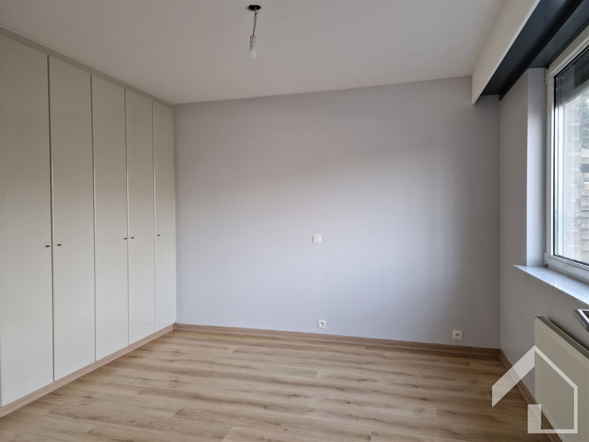 Recent gerenoveerd appartement met 2 slpk, prachtig terras en autostaanplaats - foto 5