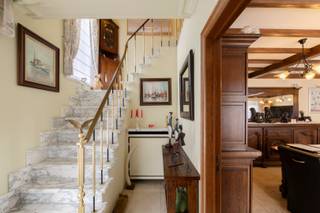 Bent u op zoek naar een unieke eigendom waar wonen én werken hand in hand gaan? Dan is deze halfopen woning met ruime loods precies wat u...