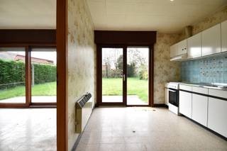 Deze woning is gelegen op een aangename en vlot bereikbare locatie in Gullegem, op korte afstand van winkels, scholen en andere...