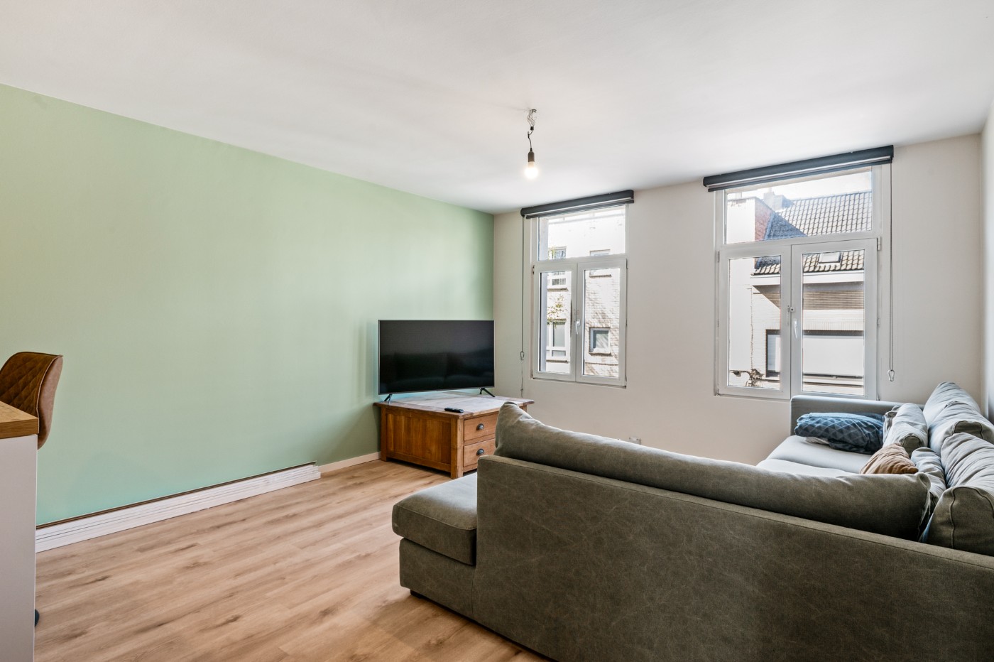 Instapklaar app. op 1ste verd. met 2 slpk. en autostaanplaats - foto 2