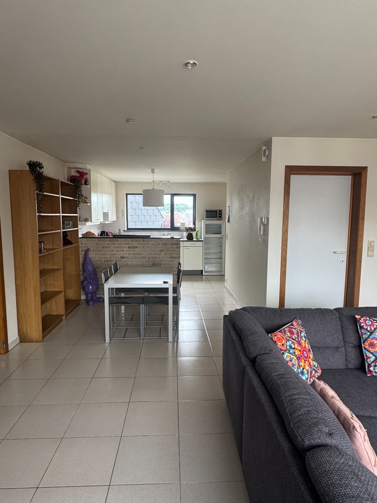 Appartement met 2 slaapkamers op het Marktplein te Sint-Lievens-Houtem ! - foto 5