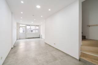 Ben je op zoek naar een instapklare woning met 3 slaapkamers in het centrum van Wetteren? Zoek niet verder! Deze woning in de Van Cromphoutstraat...