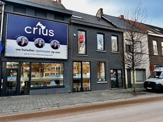 <p><span>Ruim en volledig nieuw duplexappartement in centrum Oudenaarde.</span></p><p><span> </span></p><p><span>INDELING</span></p><p><span>Op de benedenverdieping van het appartement is er plaats om fietsen te stallen.</span></p><p><span>Op de eerste verdieping heb je een ruime living met open keuken die voorzien is van alle comfort, een toilet en een berging.</span></p><p><span>Verder op de tweede verdieping heb je 2 slaapkamers, een berging en een badkamer met toilet en douche</span></p><p><span>Het appartement heeft een ruime terras waar het rustig vertoeven is.</span></p><p><span> </span></p><p><span>TECHNISCH</span></p><p><span>Het appartement heeft een gunstig epc B label.</span></p><p><span>Het appartement is volledig geschilderd.</span></p><p><span> </span></p><p><span>LIGGING</span></p><p><span>Het appartement is gelegen in het centrum van Oudenaarde, winkels zijn op wandelafstand.</span></p><p><span> </span></p><p><span>Vraag uw bezoek vandaag nog aan via het contactformulier op onze site immodhondt.be</span></p>