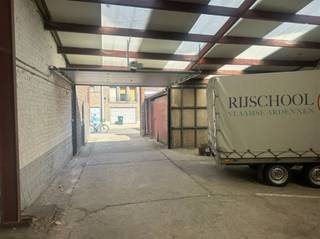 <p>Indoor parking space FOR RENT near the center of Oudenaarde</p><p>Having trouble finding a parking spot in Oudenaarde?<br />Then this parking spot is perfect for you to rent.<br />€55/month (excl. VAT)</p><p>Interested?<br />Request a tour or more information via our website www.immodhondt.be <br /> </p>