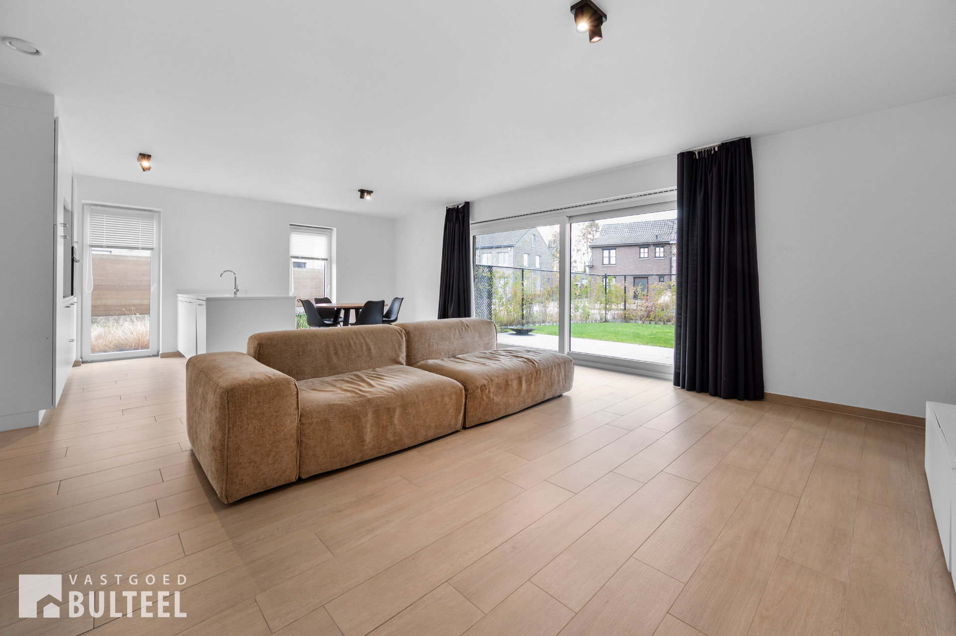 Energiezuinig gelijkvloers appartement met 2 slpkrs, garage en tuin! - foto 4