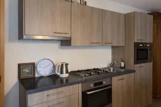 Deze verhuurde serviceflat (ca 80m2) is gelegen in "Tuin van Myra" en kent een mooie energiescore (label A!). Deze heeft volgende indeling:...