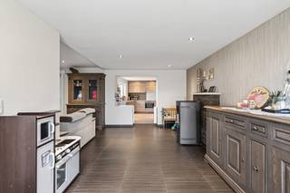 ALTRO VASTGOED VERKOOPT! In de Twaalfbunderstraat 29 te Brakel bevindt zich deze volledig gerenoveerde gesloten bebouwing, ideaal als zorgeloze...