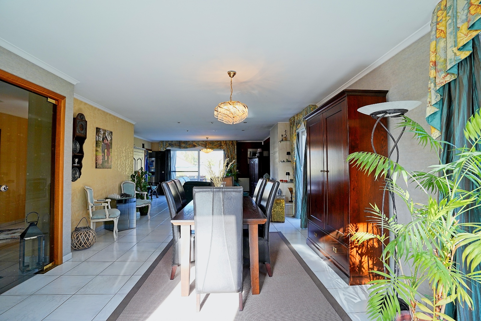 Zeer ruime woning met mogelijkheid tot 3-4 slaapkamers te Melsele - photo 2