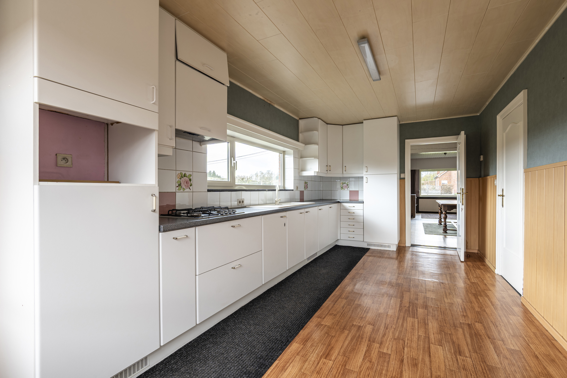  Half open woning met garage/bijgebouw op 610 m² grond. - foto 5