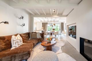 Exclusieve koppelvilla met verfijnde afwerking op topligging in het ZouteIn een van de meest gegeerde lanen van het Zoute, op wandelafstand van het...