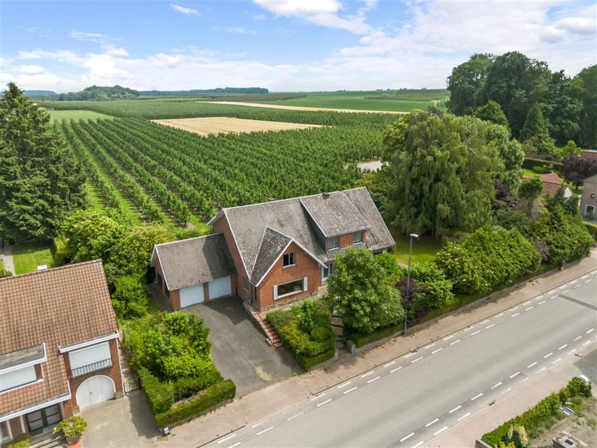 RUIME VILLA MET PRACHTIG UITZICHT EN ENORM VEEL POTENTIEEL IN JEUK  - foto 2