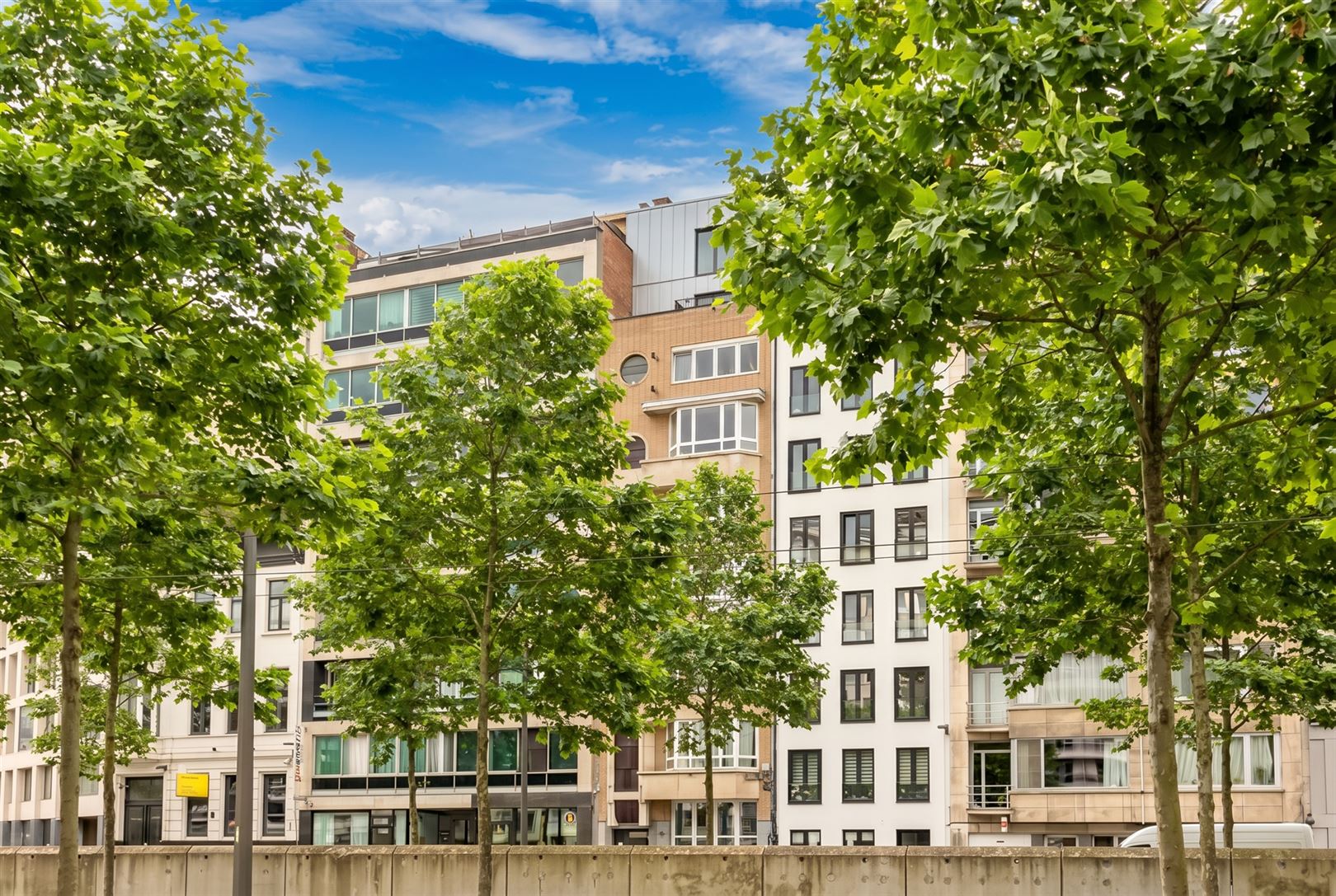 Volledige nieuw duplexappartement bovenop Art-Deco-gebouw - foto 1