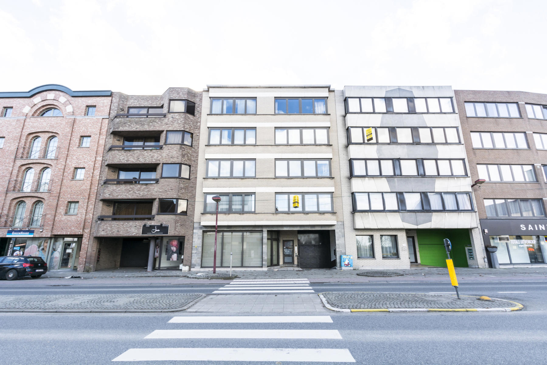 Een verzorgd appartement met ruime kelder, balkon en garage - foto 1