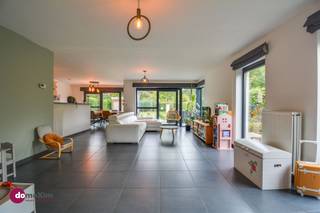 Maison prête à emménager avec 4 chambres et un jardin près du centre de Hever Cette maison individuelle prête à l'emploi allie confort et excellente...