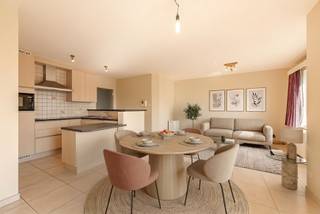 Dit appartement (BJ 2003) bevindt zich op de EERSTE VERDIEPING (bereikbaar via trap en lift) van de kleinschalige residentie “Marie-Louise” in...