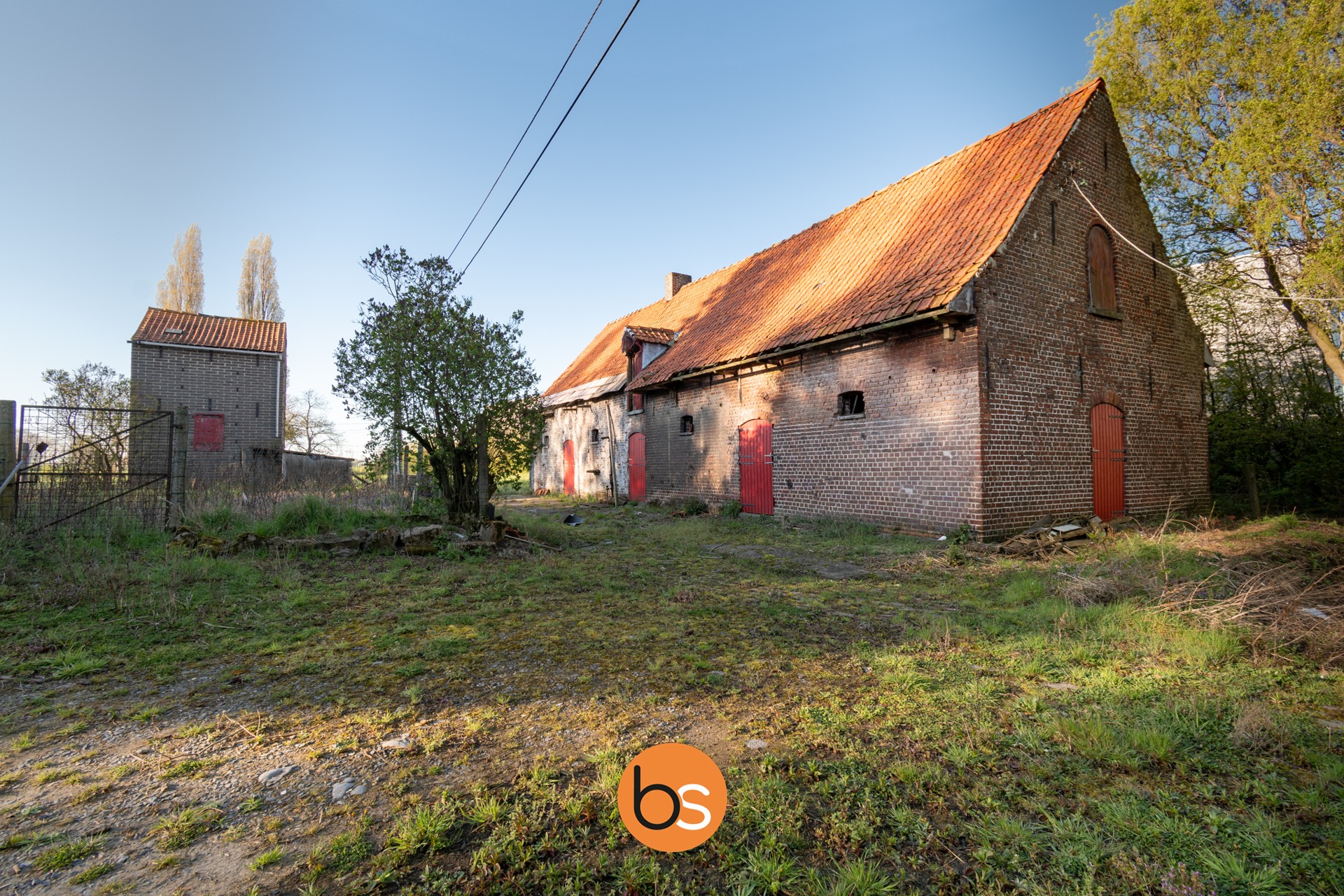 Idyllische zonevreemde hoeve op ca. 27.000 m² met woning, 2 schuren en ast - foto 4