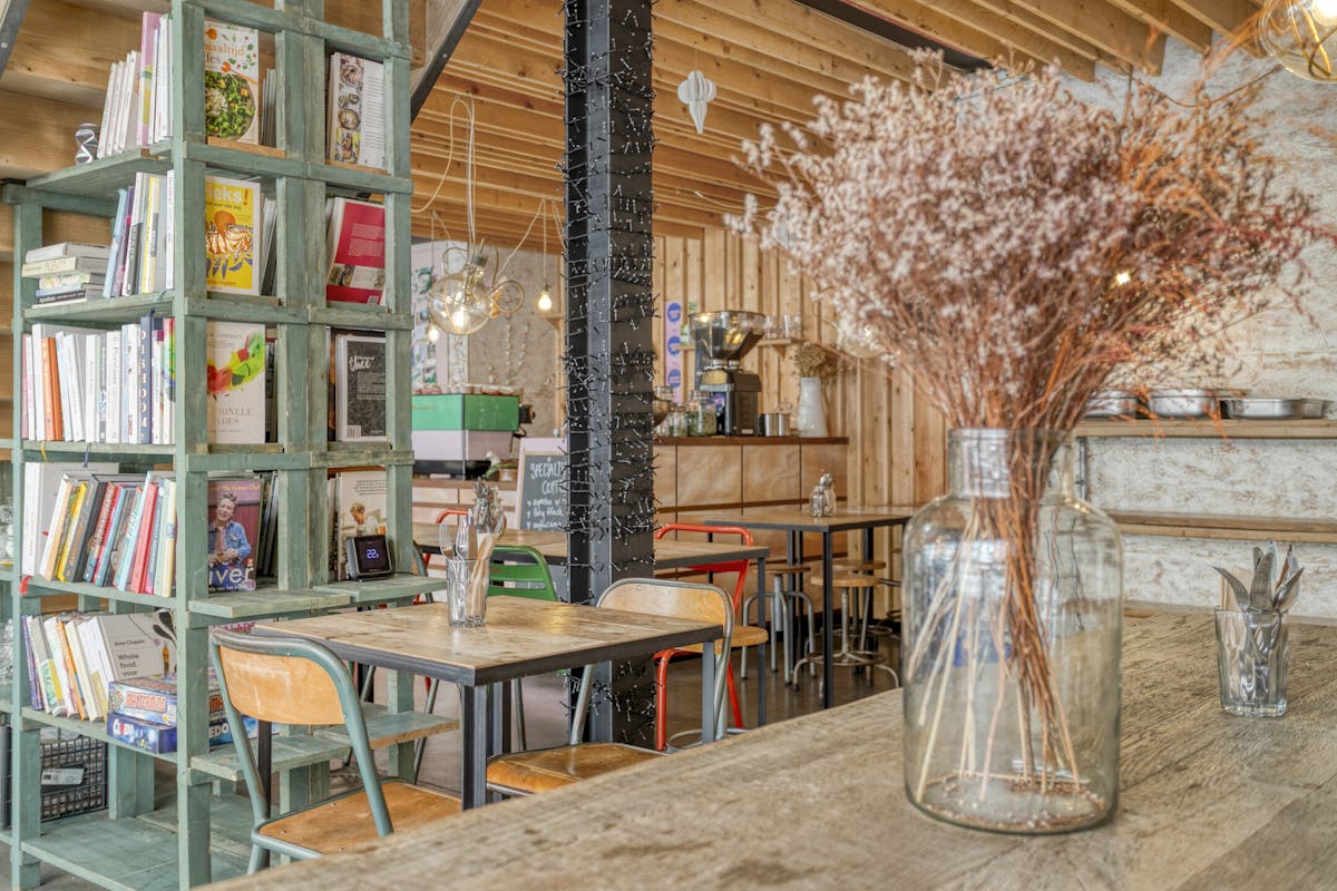 Versatile commercial property (approx. 329 m²) for rent in Roeselare - photo 3