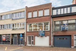 In het centrum van Beerse, op wandelafstand van winkels en met een vlotte bereikbaarheid, bevindt zich deze gesloten bel-etage die een...