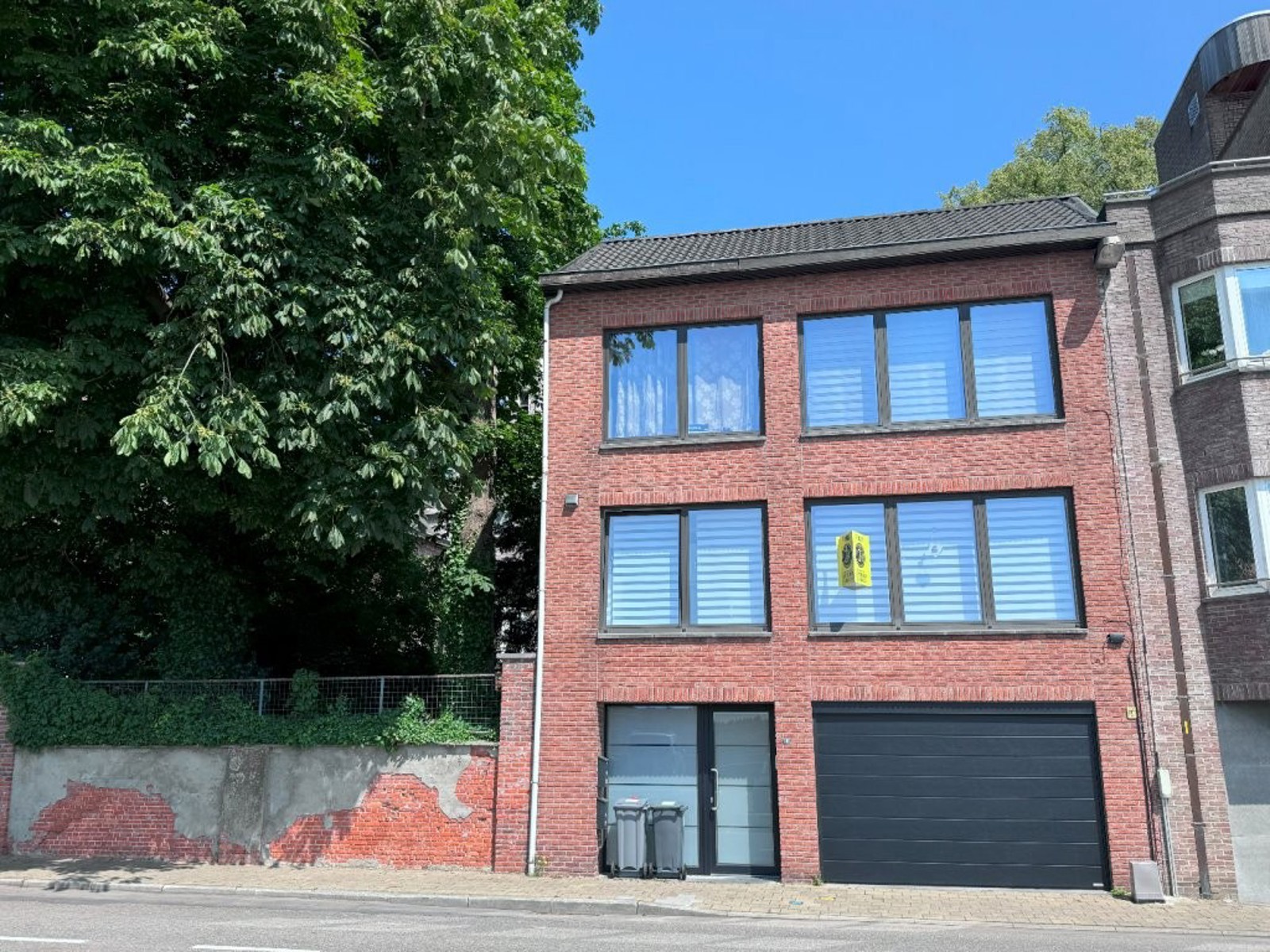 Gerenoveerd appartement met 2 slaapkamers en autostaanplaats.  - foto 1