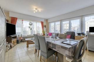 Bent u op zoek naar een interessante investering die te koop staat aan de kust? Dit ruime hoekgebouw is gelegen op een zeer goede locatie...