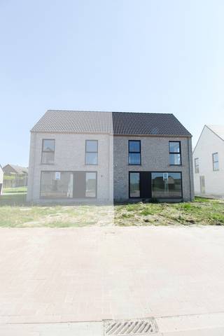 In het rustige Meulebeke in een kindvriendelijk buurt bouwt Hectaar deze twee hedendaagse halfopen bebouwingen met zuid-gerichte tuin. Deze woningen zijn gelegen op een beugscheut van het centrum van Meulebeke en vlakbij invalswegen richting Tielt, Ingelmunster, Dentergem,... <br />Deze nieuwbouwwoningen zijn voorzien van 3 volwaardige slaapkamers, lichtrijke leefruimte met open keuken en volledig uitgeruste badkamer. De afwerking van de woning kunt u, samen met onze partnerleverancier, volledig afstemmen op uw eigen smaak en budget. Er wordt een prefab garagebox voorzien in de prijs. (foto's referentie voorgaande woningen).
<ul>
<li>Kindvriendelijke en rustige woonbeurt;</li>
<li>Energiezuinige woning; </li>
<li>Vloerverwarming op het gelijkvloers</li>
<li>Overschakeling naar warmtepomp mogelijk tot einde ruwbouw</li>
<li>3 ruime slaapkamers</li>
<li>Losstaande garagebox inbegrepen in de prijs</li>
<li>Afwerking naar keuze. </li>
</ul>
Aarzel zeker niet om contact op te nemen bij vragen of verdere interesse. <br />
