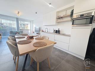 Dit moderne en verzorgde appartement met twee slaapkamers is gelegen in een recent gebouw in Westende en biedt alle comfort voor aangenaam wonen...