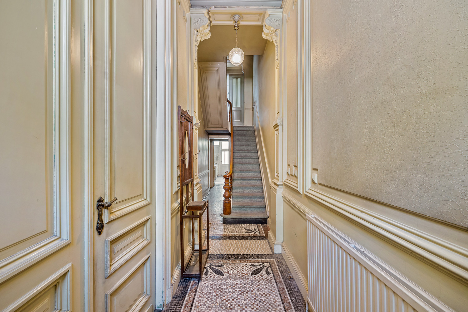 MATCHED: kevin@wellimmo.net voor meer info! Majestueuze en te renoveren herenwoning  (240m² bewoonbaar) met uitzonderlijke tuin op topligging te Zurenborg - foto 1