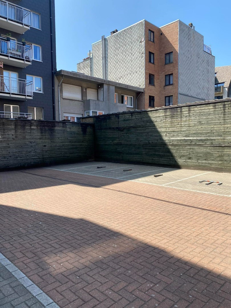 Centraal gelegen buitenstaanplaats in Middelkerke in de rustige residentie Princess 2 - foto 2