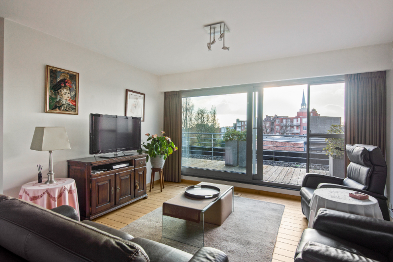 Instapklaar & lichtrijk dakappartement met 2, mog. 3 SLK, 2 ruime terrassen en dubbele garagebox - foto 2