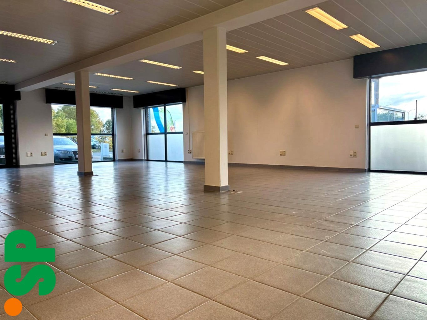 Ruim handelspand met centrale ligging.  - foto 4