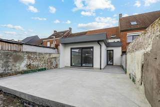 BEZOEKMOMENT op DONDERDAG 9 APRIL, VAN 16U30 TOT 17U30 (ENKEL OP AFSPRAAK)Bent u op zoek naar een instapklare en volledig afgewerkte woning met drie...