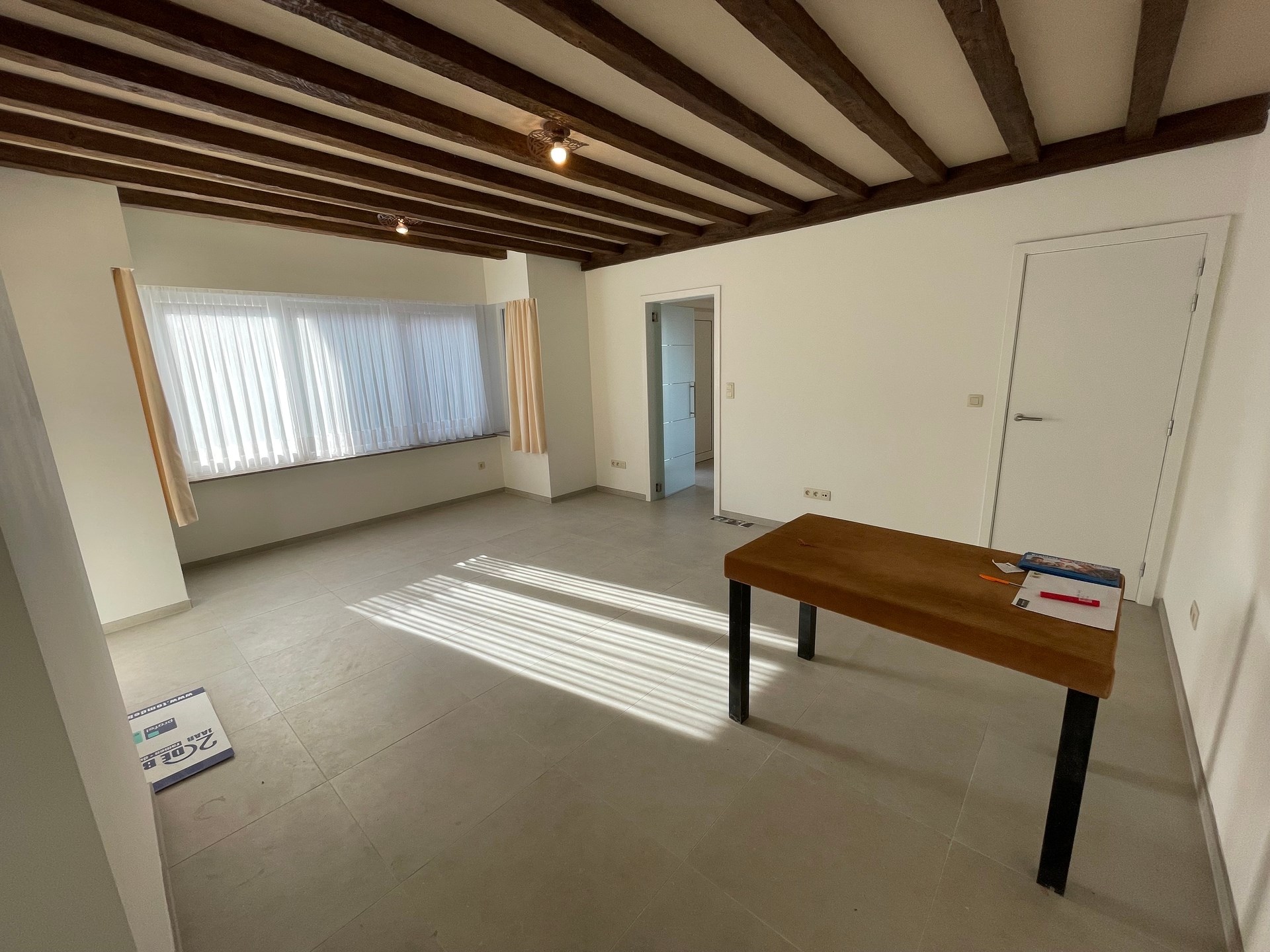 Gunstig gelegen totaal gerenoveerde woning met ruim magazijn. - foto 5