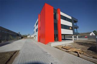 Instapklare nieuwbouwkantoren te huur met verschillende oppervlaktes, gelegen te Liederkerke op een makkelijk bereikbare locatie met...