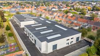 Gloednieuwe KMO-unit met een oppervlakte van 401 m² te koop. Fantastisch gelegen op slechts 500 m van de N9 met een vlotte verbinding naar...