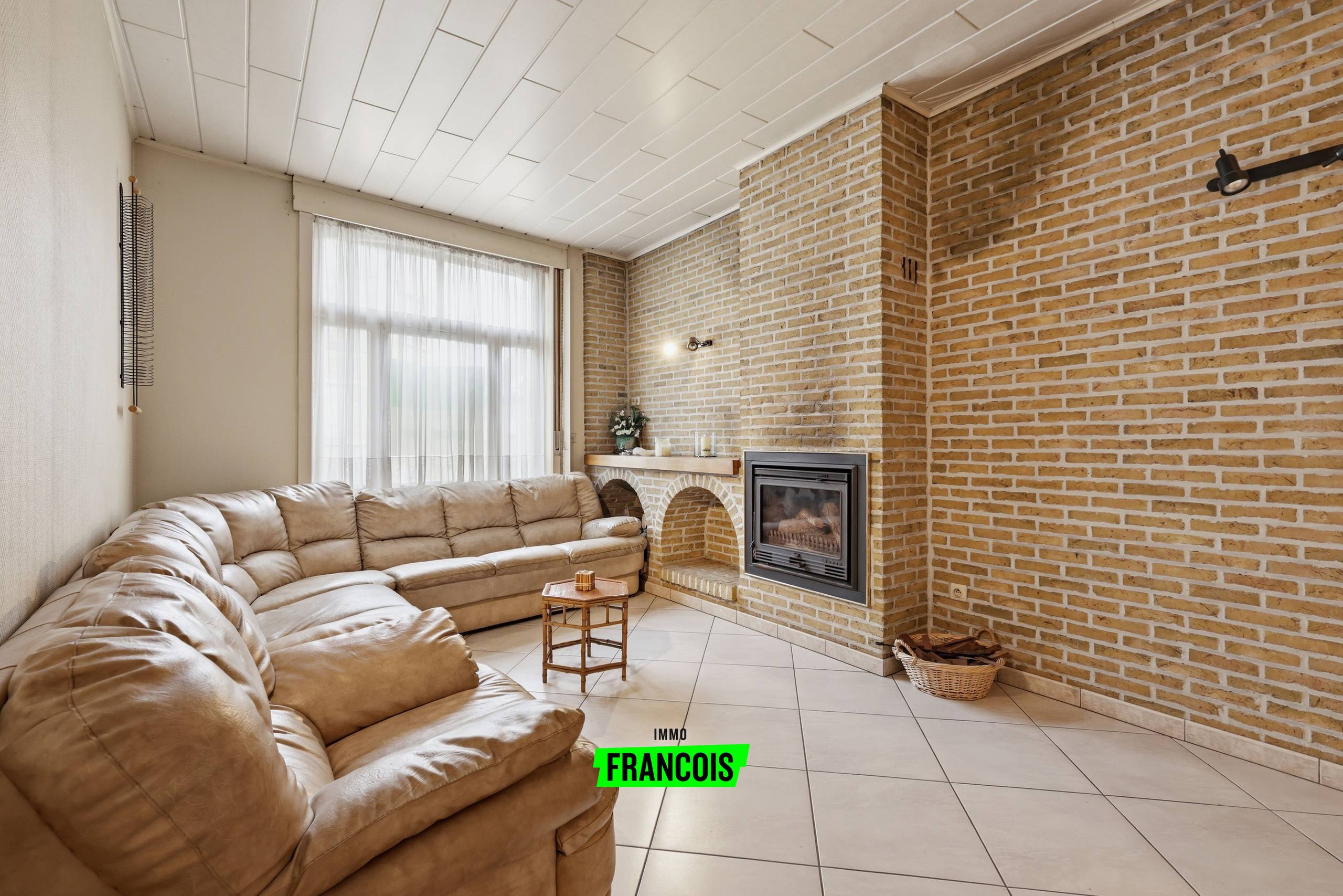 Te renoveren woning met lange garage in het centrum van Poperinge! - foto 5