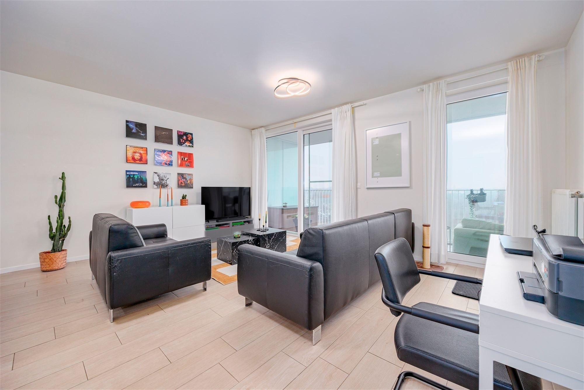 Strak 2- slaapkamer appartement met mooi uitzicht - foto 3