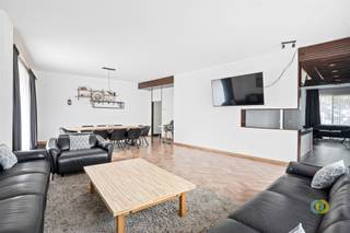 In the heart of Vilvoorde, within walking distance of the train station and Franklin Roosevelt Avenue, you will find this exceptional property with...