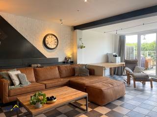 Handelshuis met woonst te koop te Geraardsbergen!Deze goed gelegen handelswoning is momenteel ingericht als cremerie/ijssalon, maar kan ingericht...