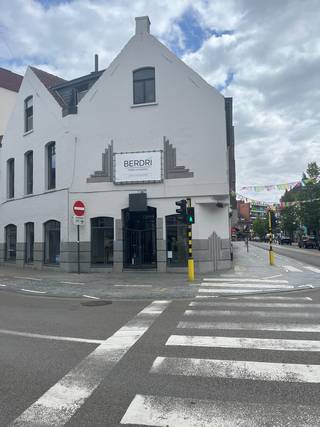 Commercial à louer à Mol