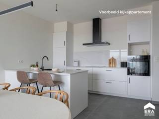 <span><span><span>Prachtig wonen in Pelt: deze appartementen zijn snel beschikbaar!</span></span></span><br /><span><span><span>Dit appartement ligt op een rustige, groene toplocatie in het centrum van Pelt. </span></span></span><br /><span><span><span>De royale leefruimte geniet van veel lichtinval dankzij grote ramen die uitgeven op het ruim terras. De rolstoeltoegankelijke lift en doordachte indeling maken dit appartement bovendien geschikt voor elke levensfase.</span></span></span><br /><br /><span><span><span>Het is voorzien van vloerverwarming via warmtepomp en energiezuinige technieken. Dat betekent lage energiekosten en maximaal wooncomfort. Een futureproof aankoop dus waarmee je goed zit voor nog vele jaren!</span></span></span><br /><br /><span><span><span>Aankoop onder btw-stelsel (21% op constructieaandeel en 12% op grondaandeel, indien van toepassing.)</span></span></span><br /><br /><span><span><span>Verplichte aankoop parkeerplaats (€26.500) en berging (€5.000).</span></span></span><br /><span><span><span>Contacteer ons voor meer informatie of een bezoek ter plaatse.<br />011/646.480. - info@eratournier.be </span></span></span>