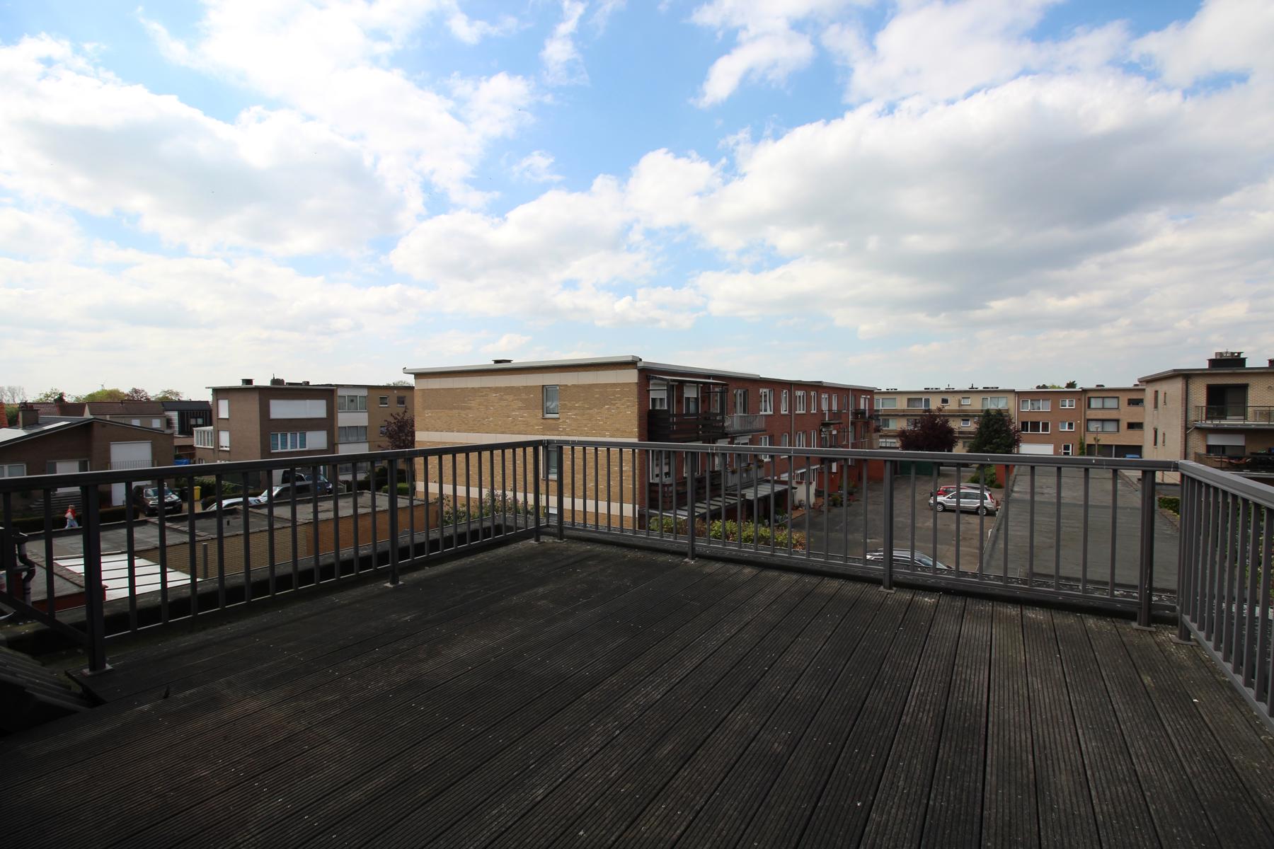 Dakappartement met groot terras en parkeerplaats - foto 3