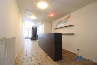 Samenstelling:Kelder: Kelder: 26.84 m²Begane grond: Commerciële ruimte: 44.37 m², Keukenruimte en WC: 21.11 m², Berging: 12.41 m² . Uitrusting...